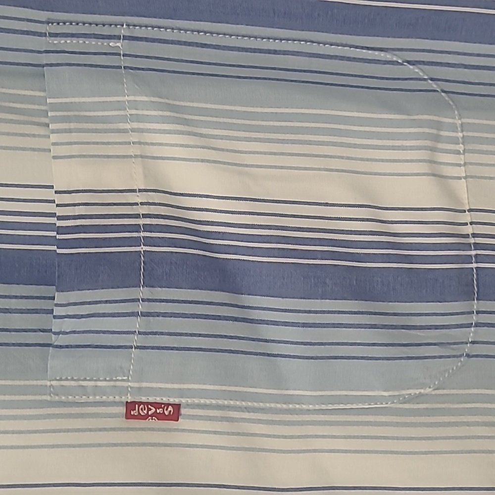 NWT Levi's Men's Casual Blue and White Striped Shirt - Picture 5 of 7